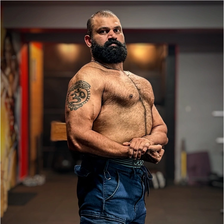 Raghavendra S Hondadakere Age